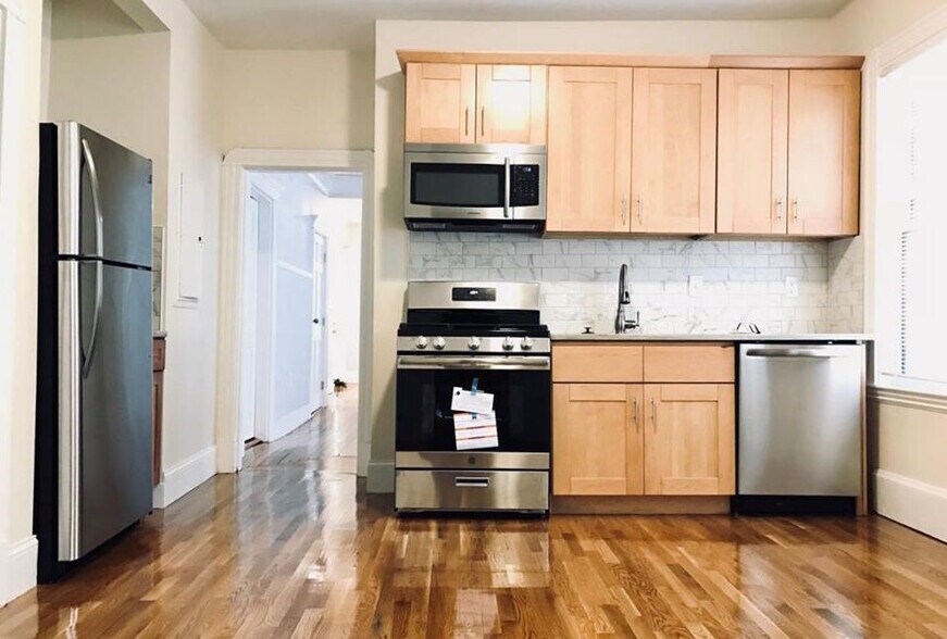 Primary Photo - 114 Thornton St