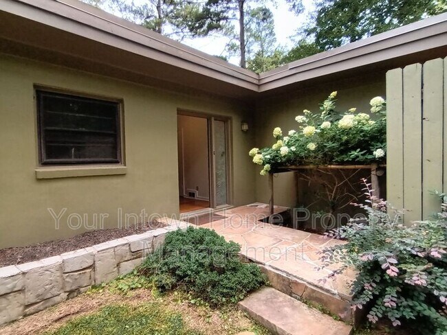 Building Photo - 1876 Mason Mill Rd