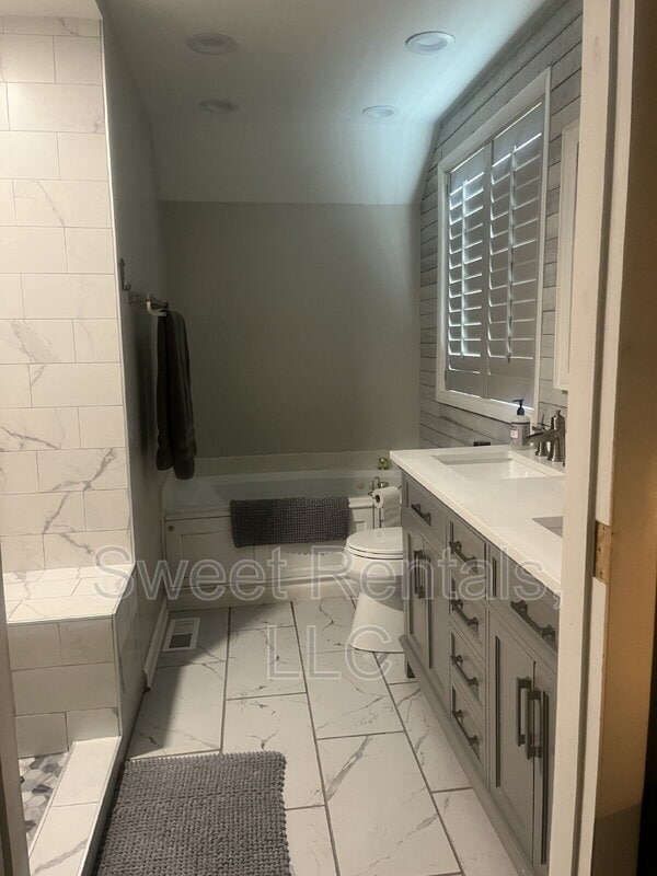 Building Photo - 47 Arabian Dr