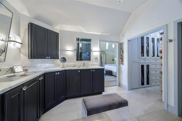 Building Photo - 5913 Hempstead Dr