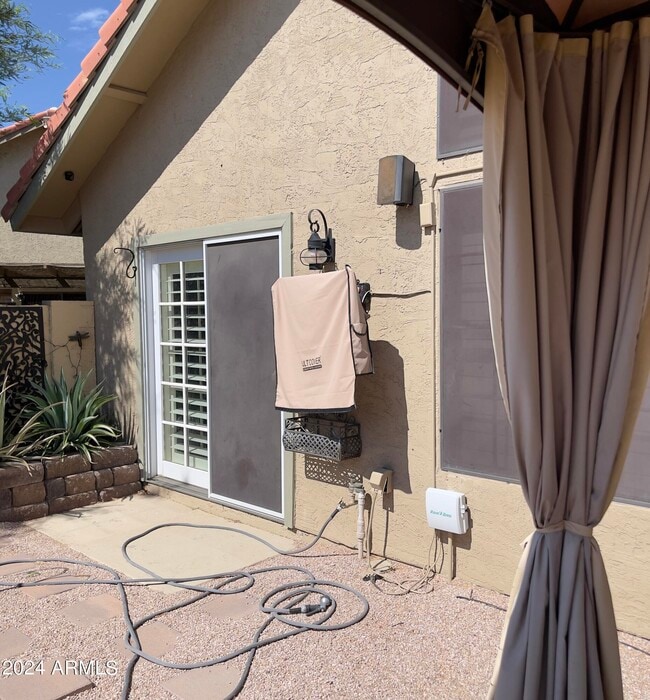 Building Photo - 633 S Danyell Dr