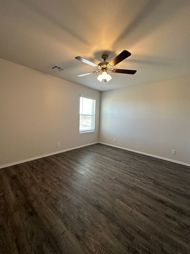 Building Photo - *Pre-leasing* Three Bedroom | Two Bath Hom...