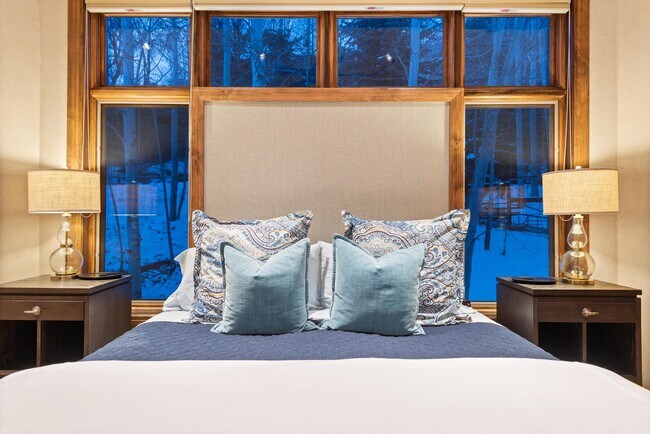 Building Photo - 395 Silverlode Dr