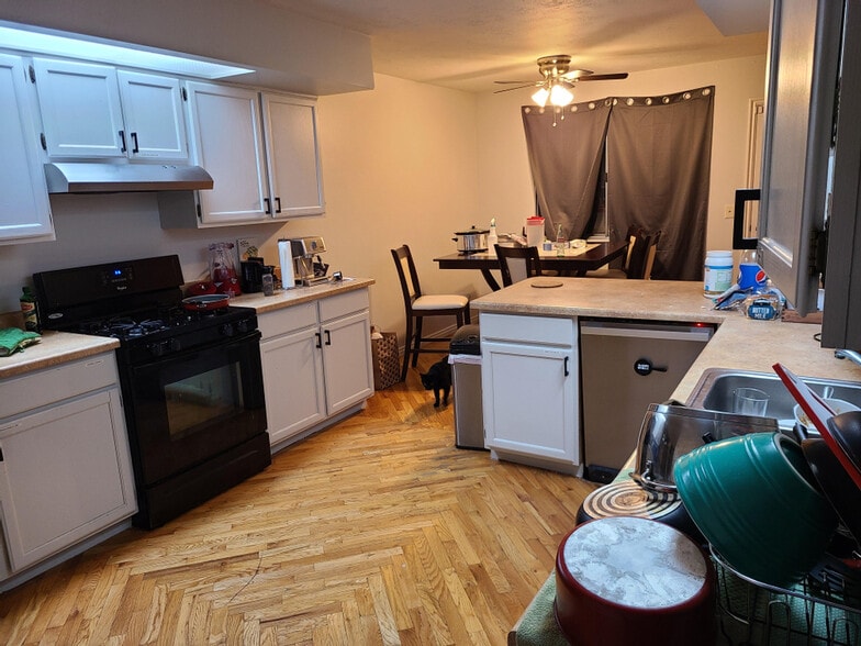 Kitchen - 476 E Acoma Rd