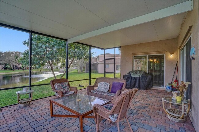 Building Photo - 1726 SW 110th Terrace