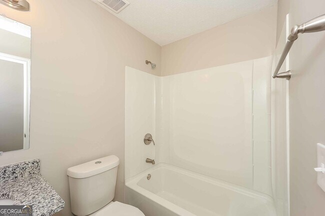 Building Photo - 1163 Millwood Dr