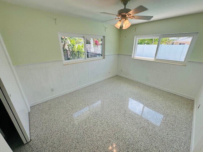 Building Photo - 385 S Tessier Dr