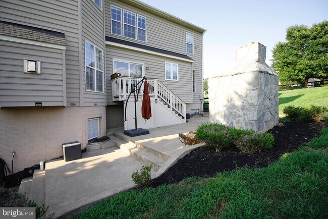 Building Photo - 5569 Jamisons Farm Dr