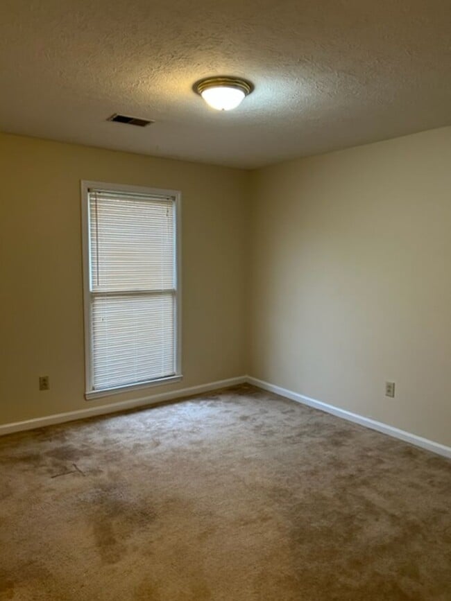 Building Photo - The Vineyard Ranch Home     260207