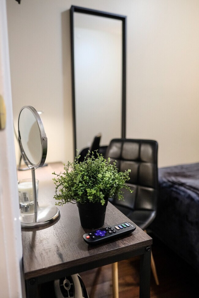 Building Photo - 65 W 107th St