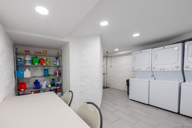 Building Photo - 61 Orchard Ave