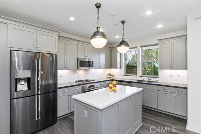 Building Photo - 55 Fuchsia