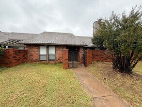 Building Photo - Huge Master Suite, culd-du-sac, Jenks Scho...