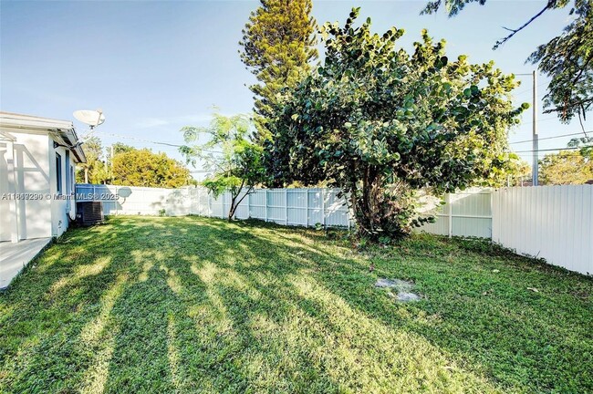 Building Photo - 2140 NE 169th Terrace