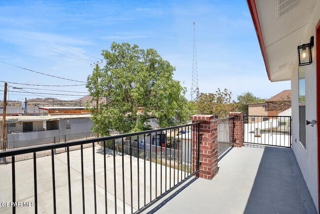 Building Photo - 1107 Myrtle Ave