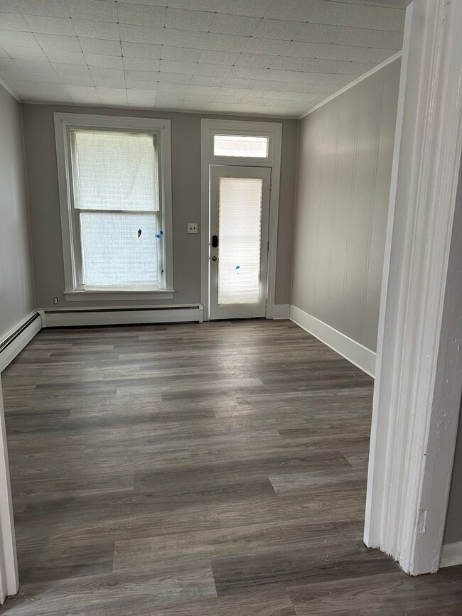 Building Photo - Elizabethtown 3 Bedroom 1.5 bathroom
