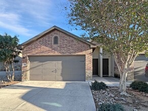 Building Photo - Beautiful Duplex Home In New Braunfels