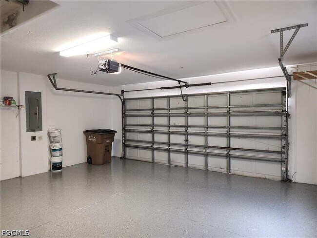 Building Photo - 827 NE 23rd Terrace