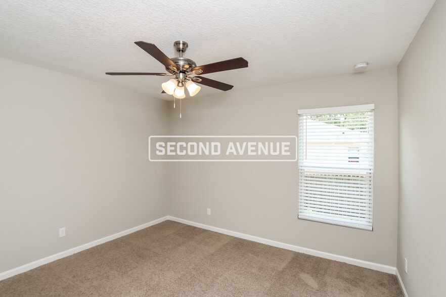 Building Photo - 850 Algaringo Ave SE