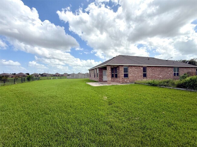 Building Photo - 23603 Legano Dr