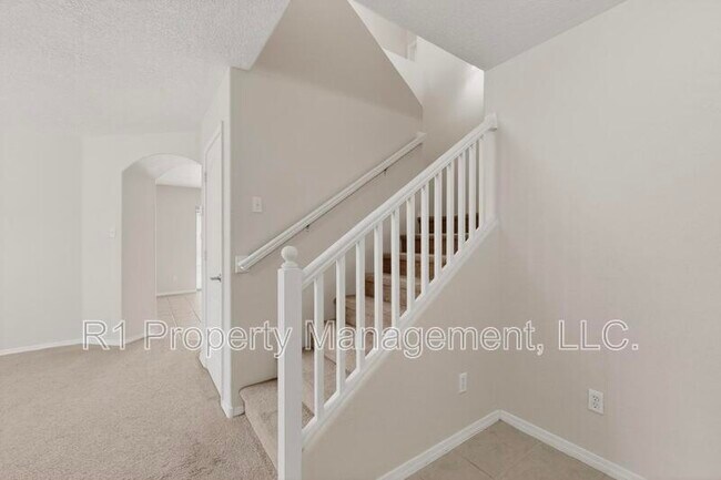 Building Photo - 2713 Violeta Cir SE