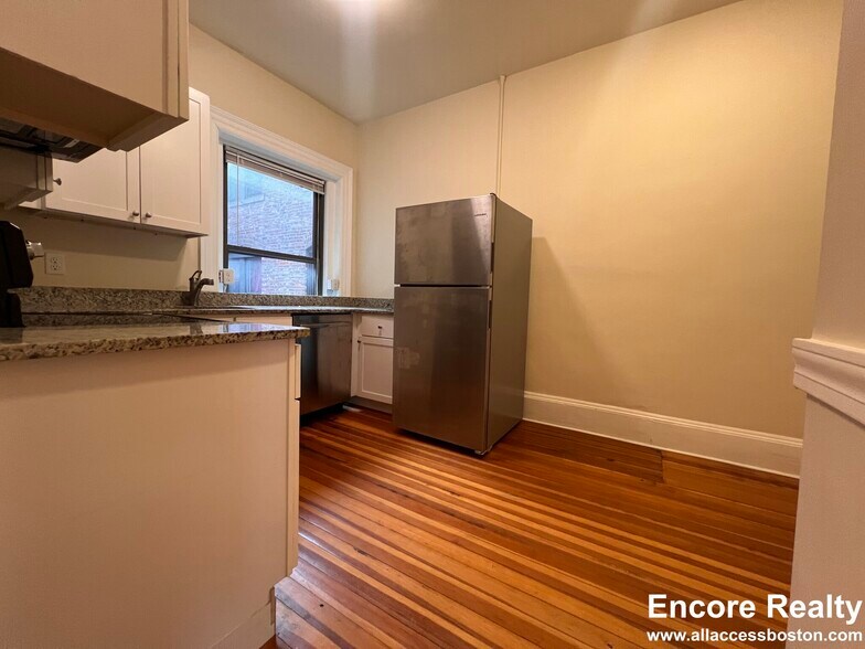 Building Photo - 1463 Beacon St