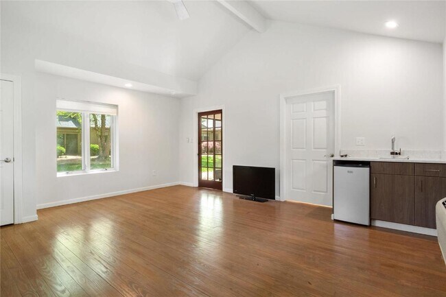 Building Photo - 101 Graybridge Rd