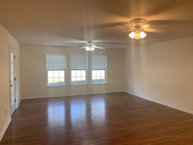 Building Photo - 4468 Lady Banks Ln