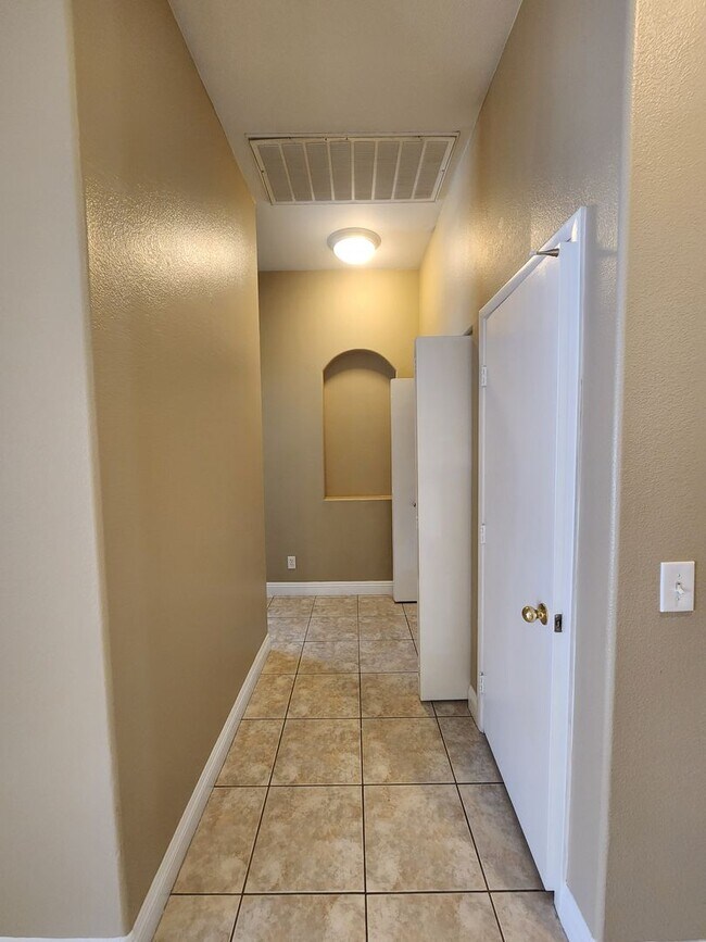 Building Photo - A Fabulous 3 Bedroom Townhome In North Las Vegas