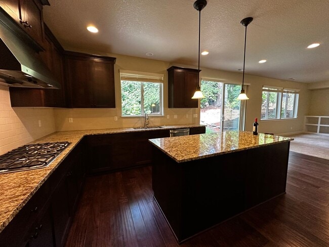 Building Photo - Beautiful 4-Bedroom Home in the Hills of W...
