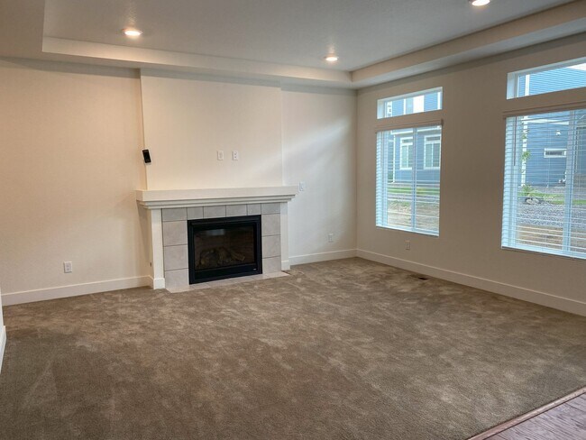 Building Photo - Stunning 4 bed 3.5 bath in Johnstown. Available NOW!