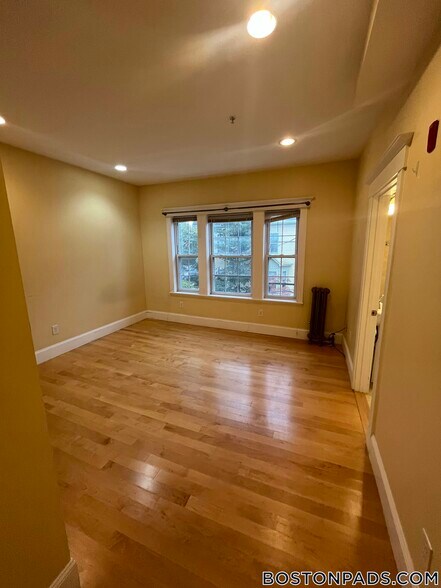 Building Photo - 156 Magazine St