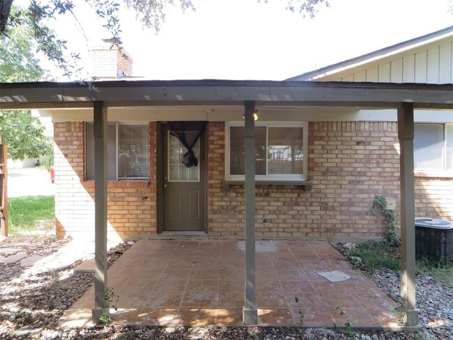 Building Photo - 812 Ranch Rd