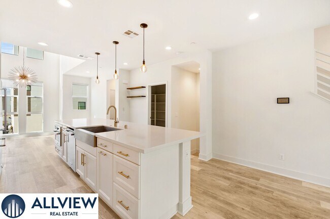 Building Photo - Gorgeous 4 Story Townhome Available in the Highly Desired 17 West Community!