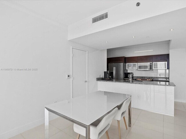 Building Photo - 951 Brickell Ave