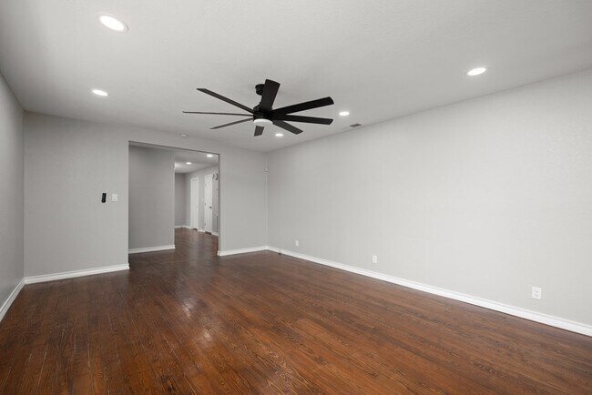 Building Photo - 595 S Mccullough St