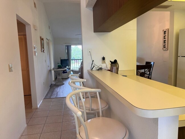 Building Photo - GREAT PRICE!  2BR/1.5 BATH - 2 month minimum rental