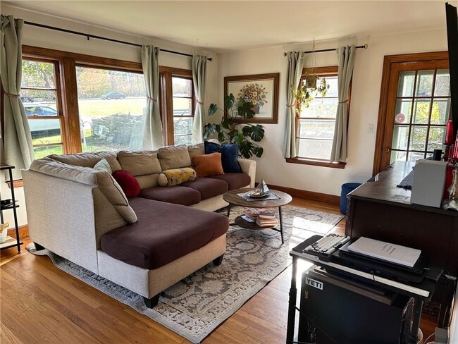 Building Photo - 749 W Main Rd