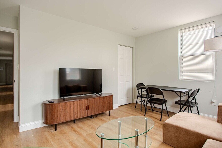 Building Photo - 1816 S 9th St