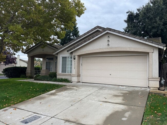 Building Photo - Ready For YOU!