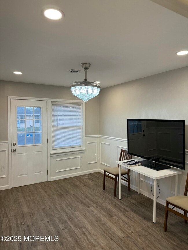 Building Photo - 144B Farrington Ct