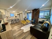 Building Photo - 1419 Syringa Dr