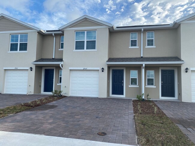 Primary Photo - 3 Bedroom 2.5 Bath Townhouse in Harmony We...