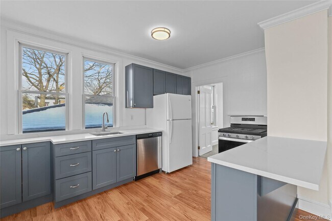 Building Photo - 10 S Eckar St