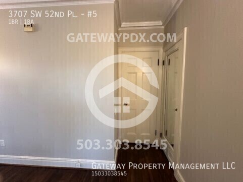 Building Photo - 3707 SW 52nd Pl