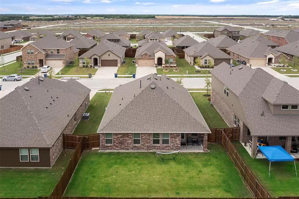 Building Photo - 604 Saddle Club Way