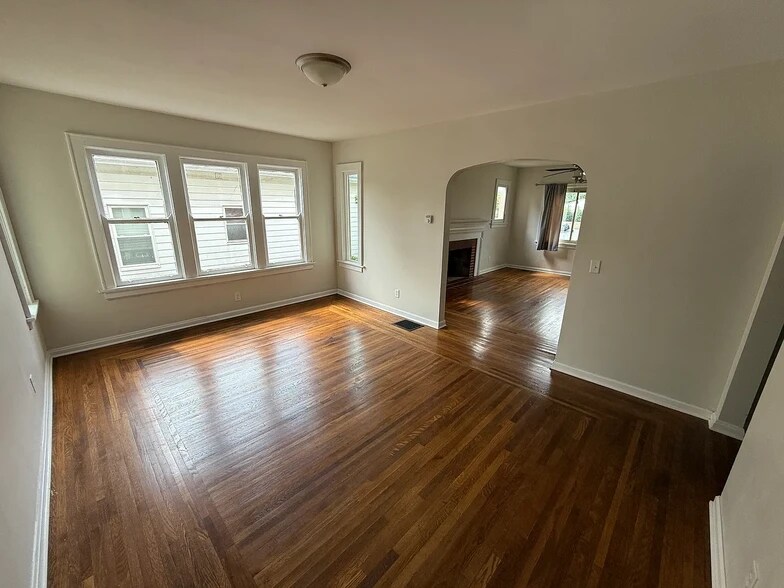 Building Photo - 6816 Park Ave