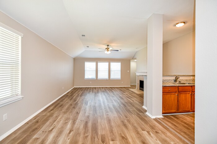 Building Photo - 513 Colt Dr