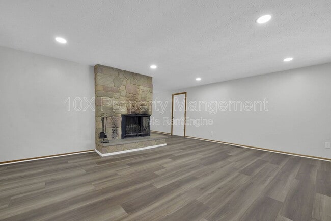 Building Photo - 1638 Parkinson Dr