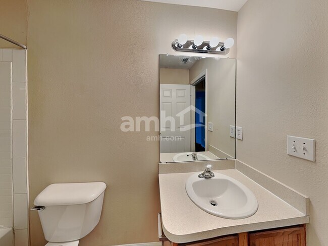 Building Photo - 2050 Harcourt Pl